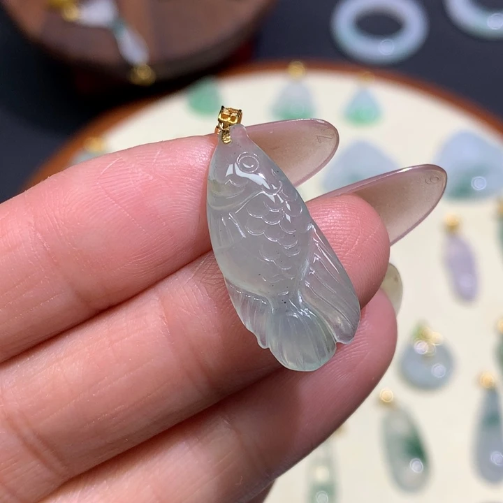 翡翠18K金镶嵌颈饰