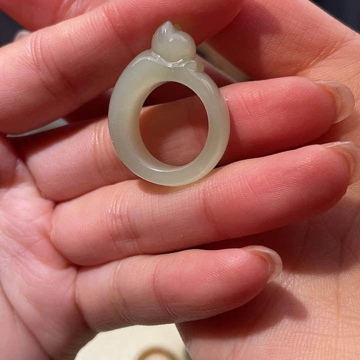 暖****和田玉未镶嵌颈饰