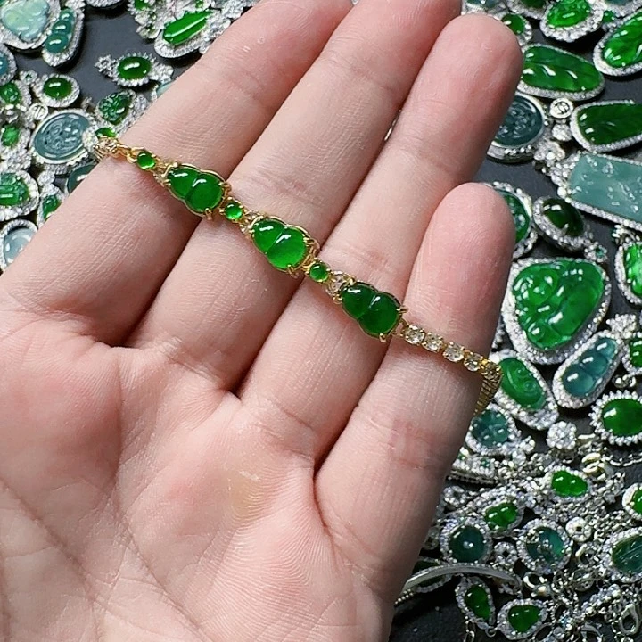 翡翠颈饰未镶嵌天然A货翡翠放漏