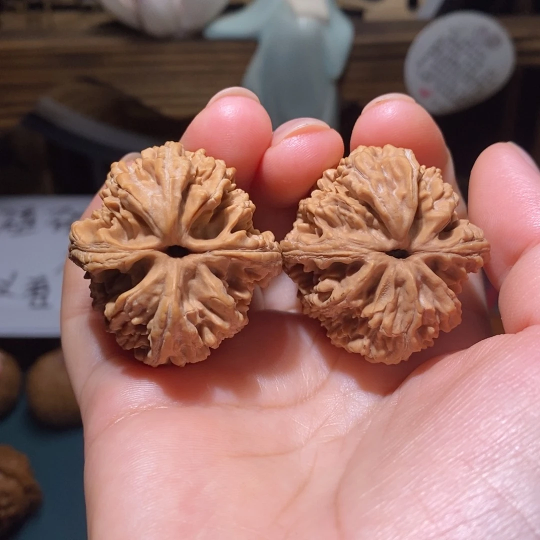 文玩核桃吊坠38大沽石微瑕