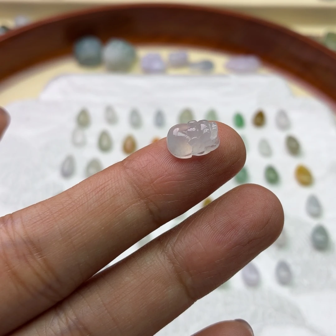 魔***吻翡翠未镶嵌颈饰貔貅