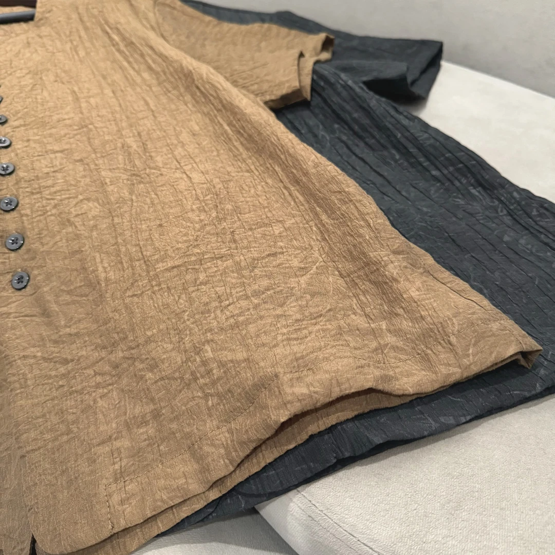 个性简约多纽扣设计轻薄透气短袖衬衫男士复古老钱风褶皱夏季衬衣