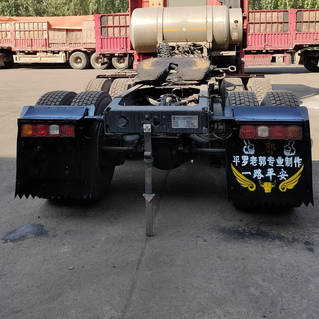 适合所有车型的半挂车挡泥板一对，左右各一只。大货车专用