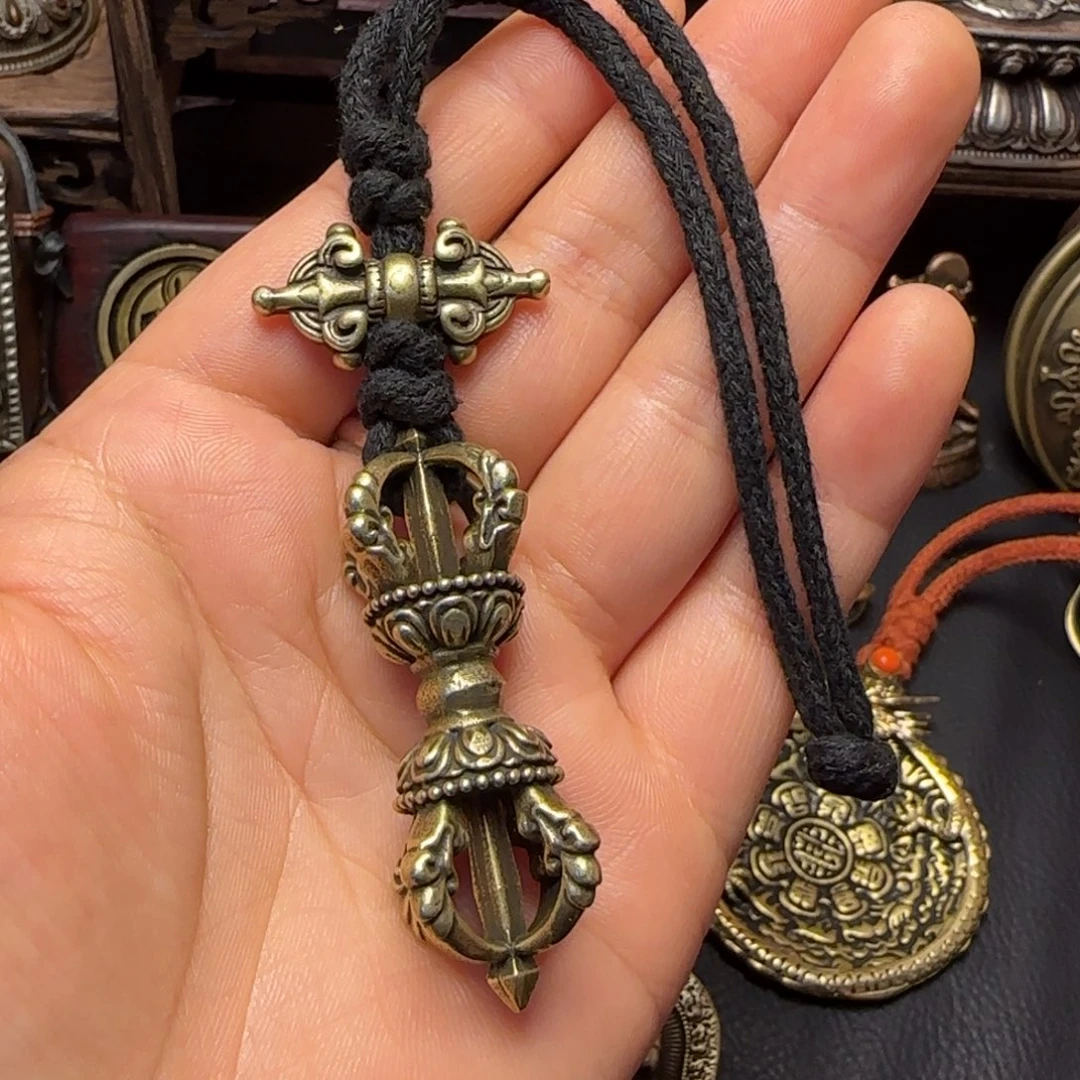 六***）泥塑藏传牌子。藏传牌子