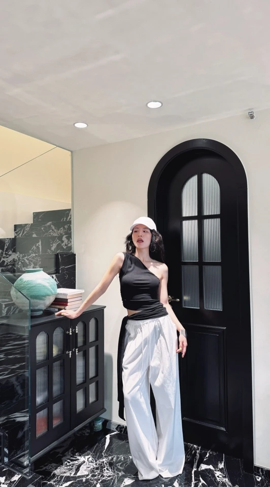 MIRROR 【涛姐精选】红黑辣妹下摆飘带单肩背心