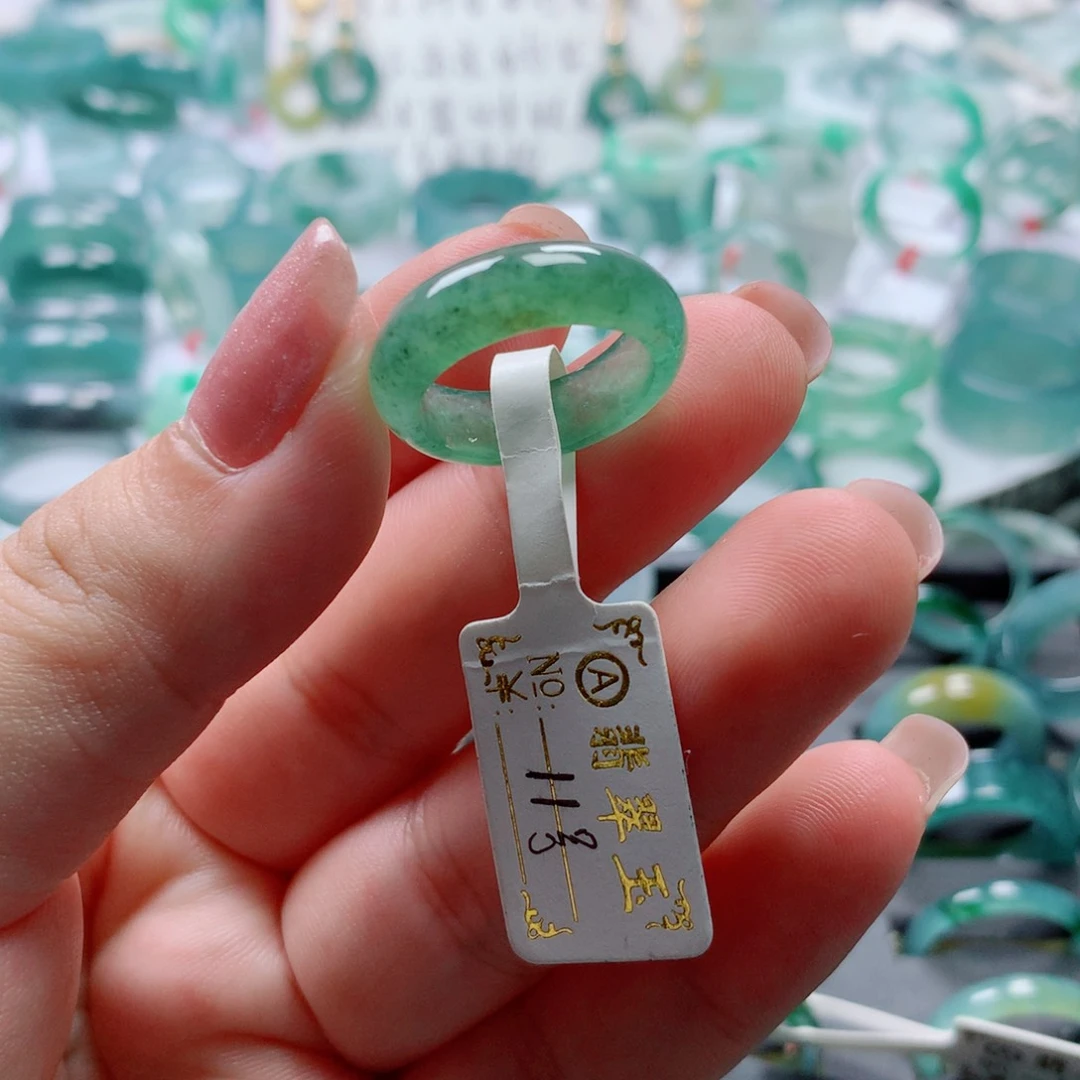 翡翠戒指未镶嵌戒指