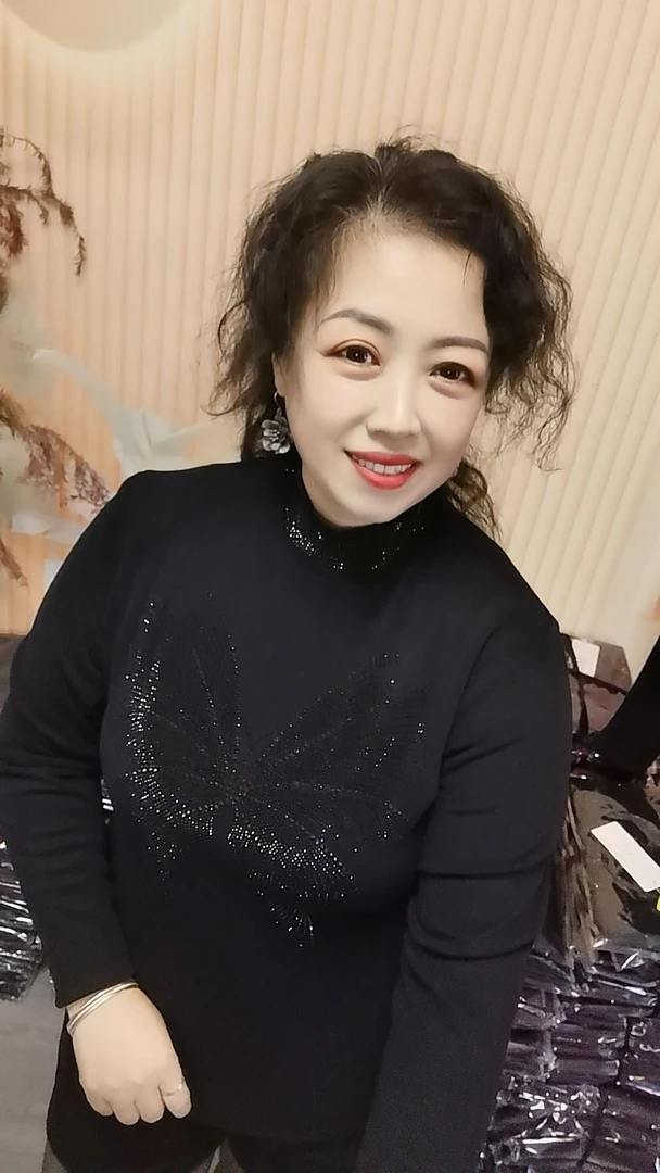 【玲姐精选】黑色一只蝴蝶中东亮钻中领典雅气质显瘦打底衫宽松