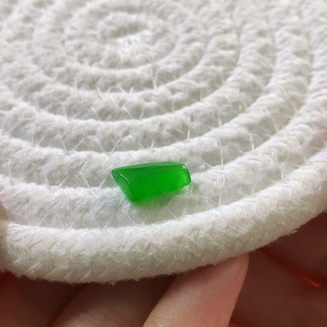 翡翠未镶嵌挂件随行