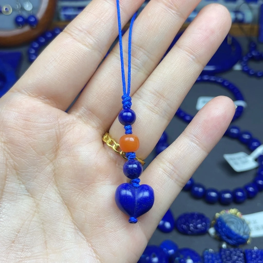 青金石未镶嵌挂件