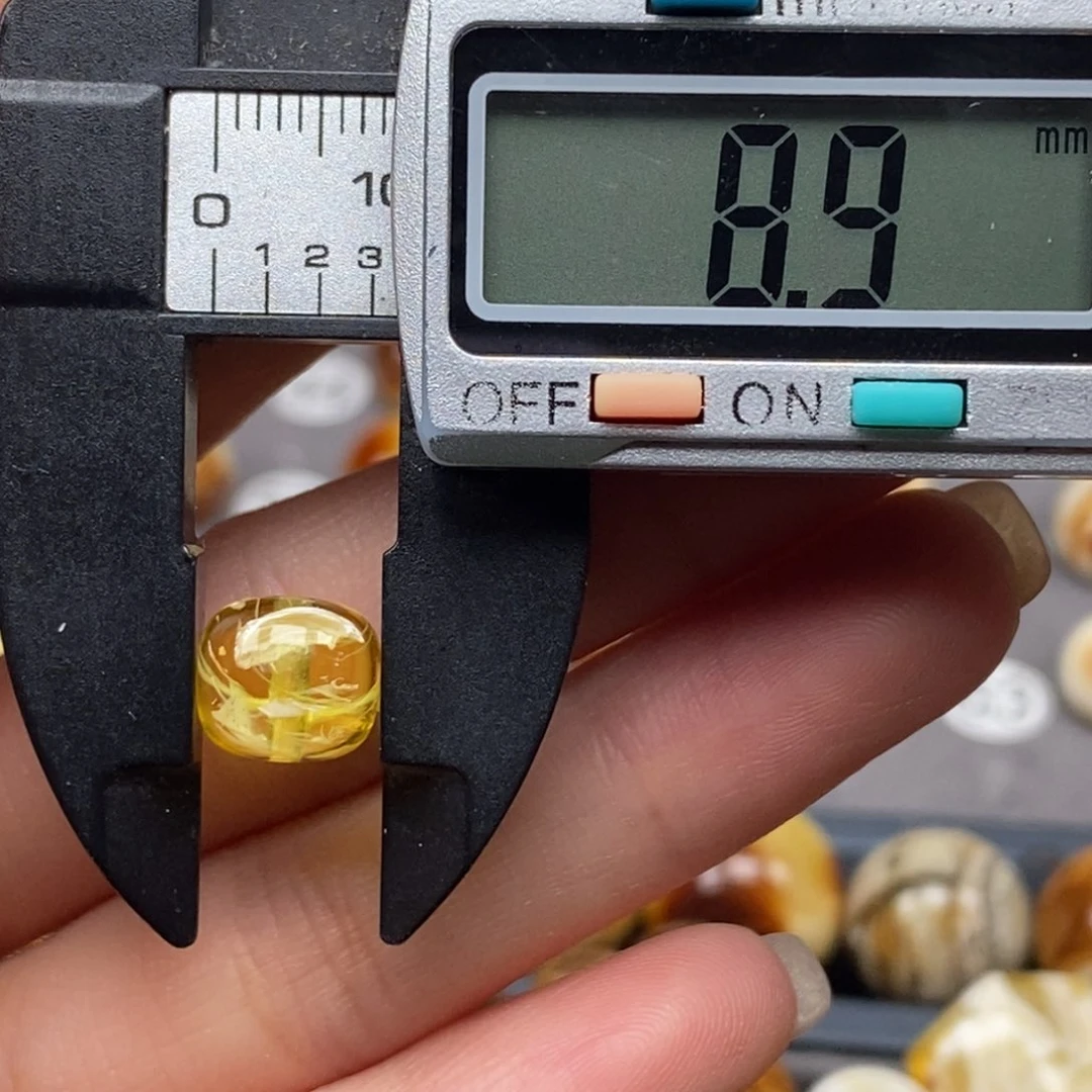 琥珀颈饰未镶嵌老型