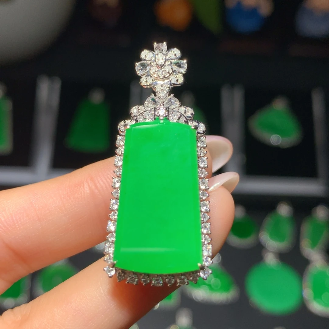 翡翠18K金镶嵌颈饰翡翠