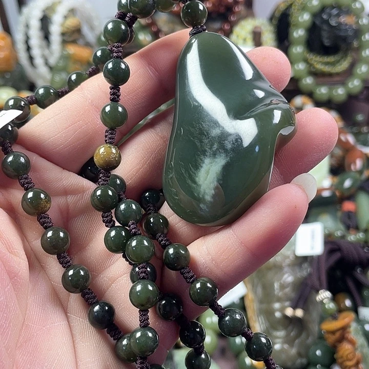 透闪石质玉挂件未镶嵌锋*