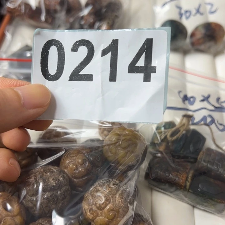 无***花和田玉（糖玉）未镶嵌颈饰