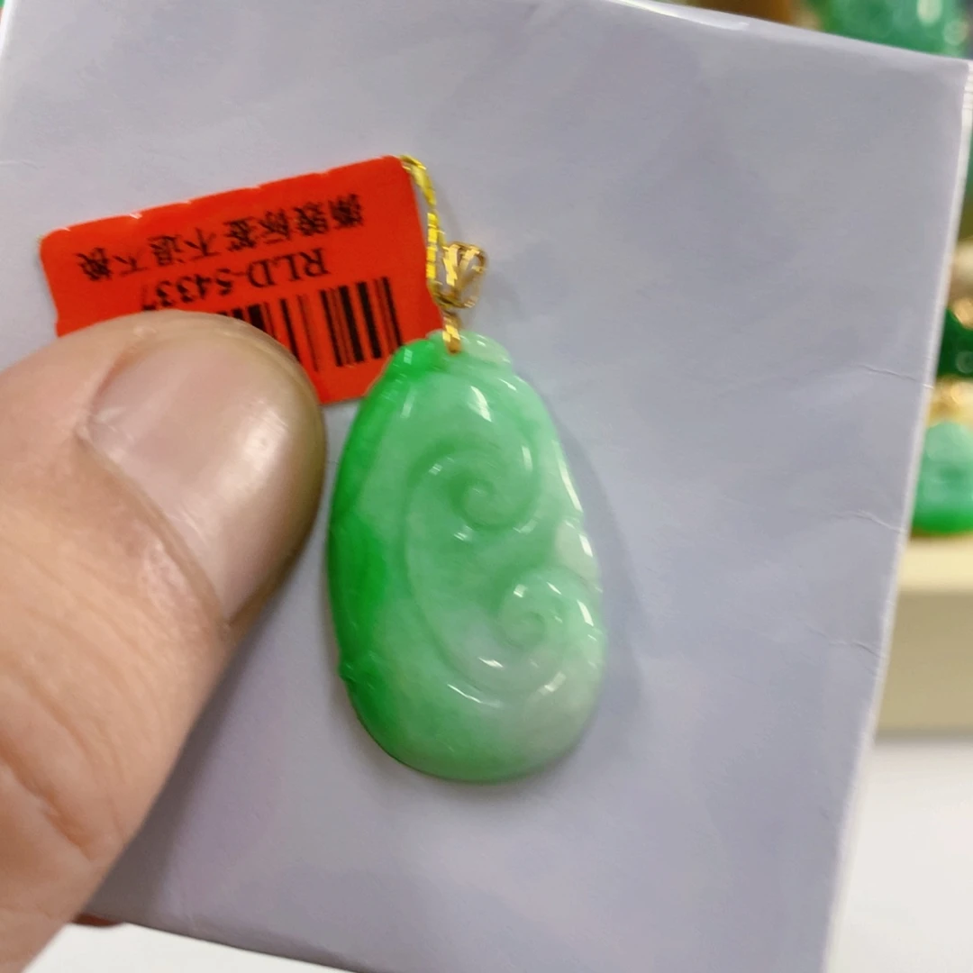 翡翠18K金镶嵌颈饰翡翠