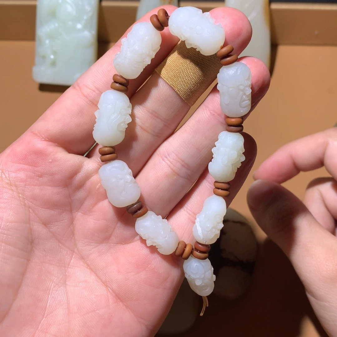 和田玉（糖玉）未镶嵌挂件