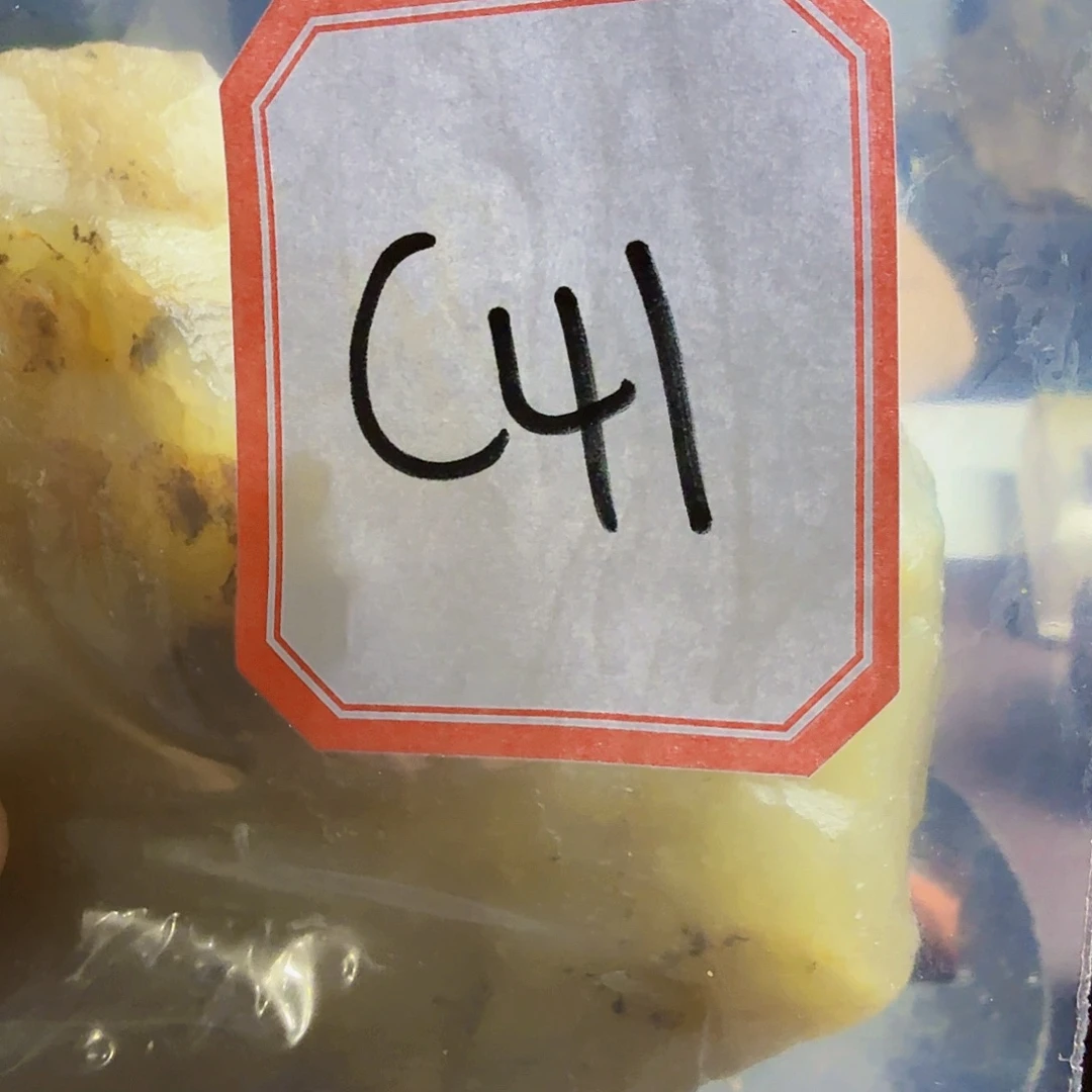 用***8蛇纹石玉未镶嵌珠宝奇石