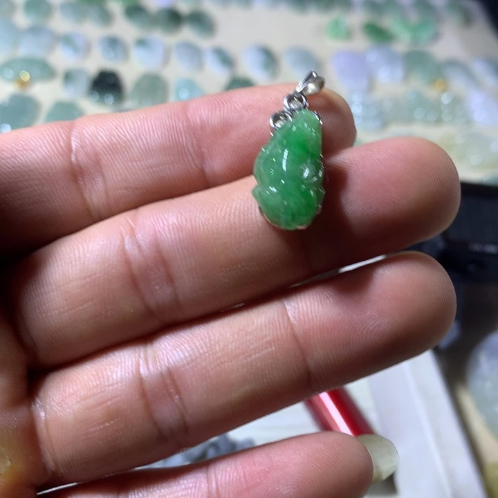 翡翠18K金镶嵌颈饰貔貅