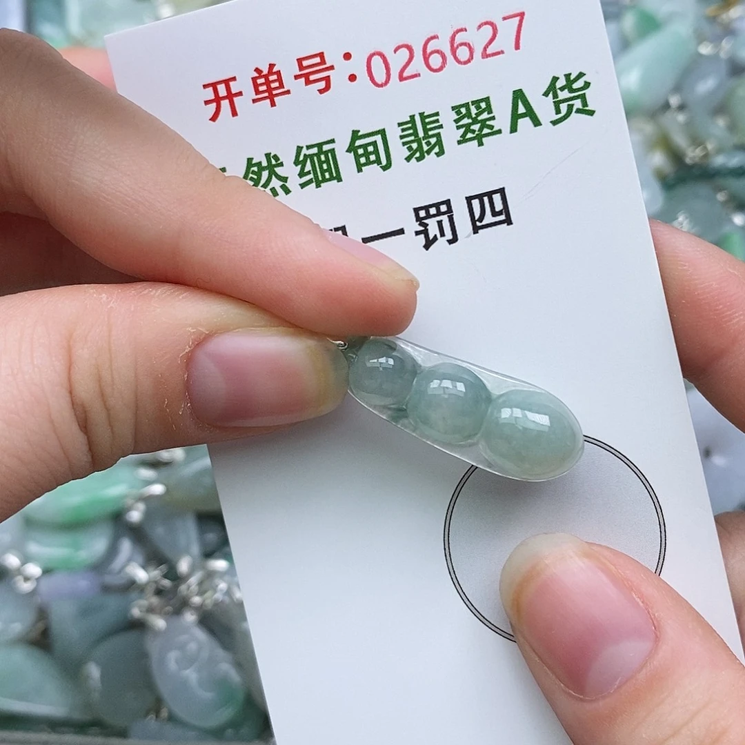 翡翠未镶嵌颈饰1111