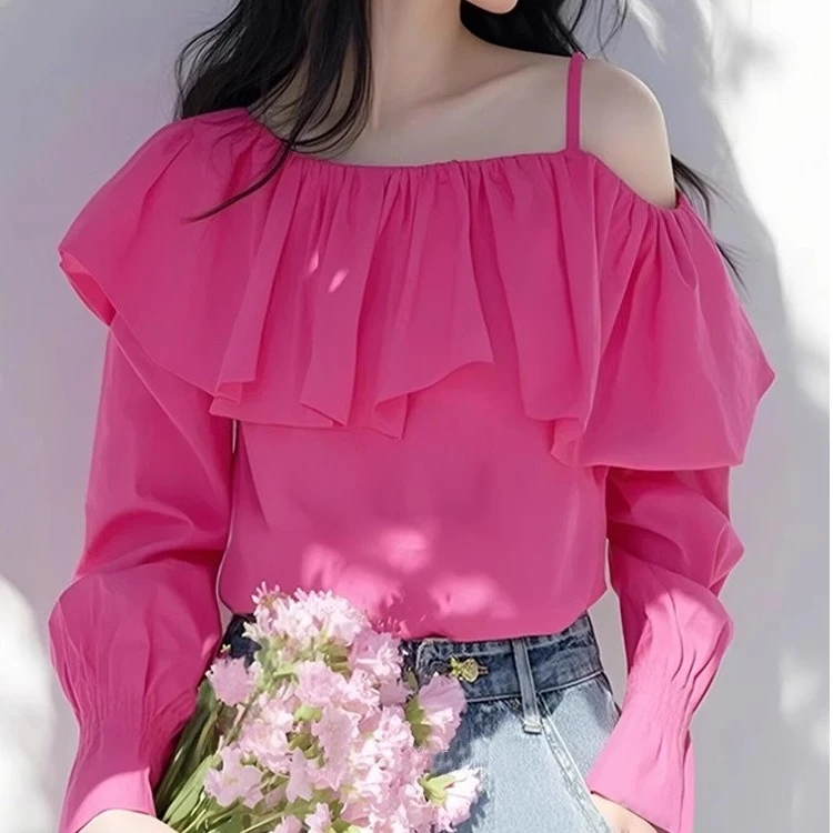 今年流行漂亮独特绝美小上衣时髦小姨风穿搭玫红色荷叶边露肩衬衫