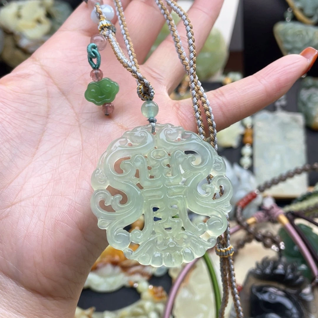 蛇纹石玉颈饰未镶嵌