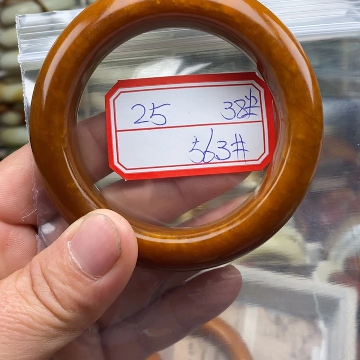 未镶嵌蛇纹石玉颈饰蓉**?