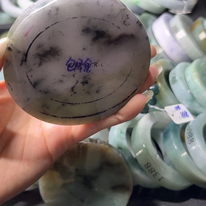定制翡翠未镶嵌手镯