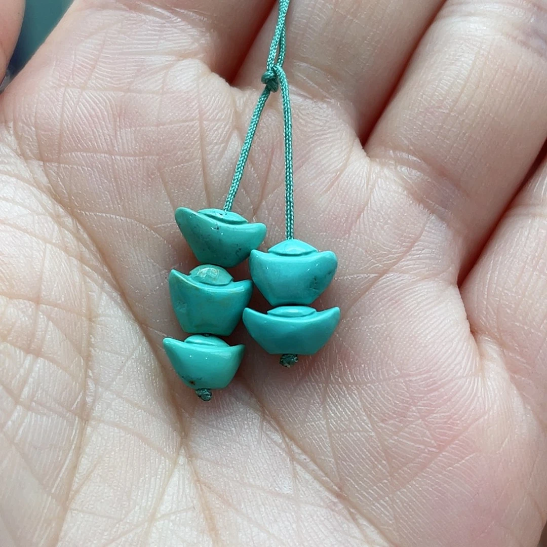 绿松石颈饰未镶嵌