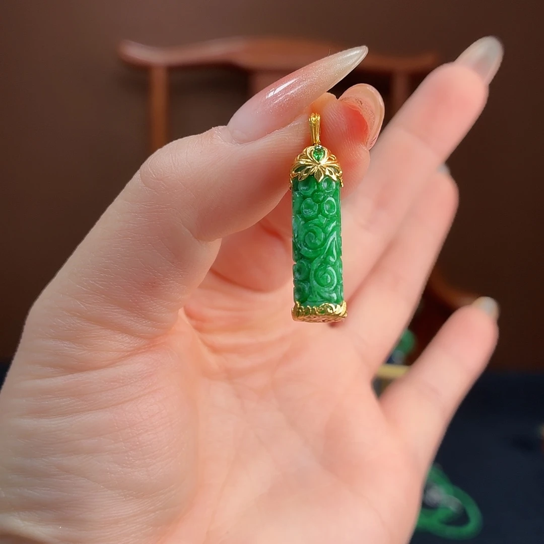 翡翠18K金镶嵌耳饰吊坠