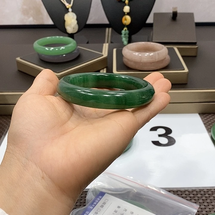 东陵石颈饰未镶嵌百**财