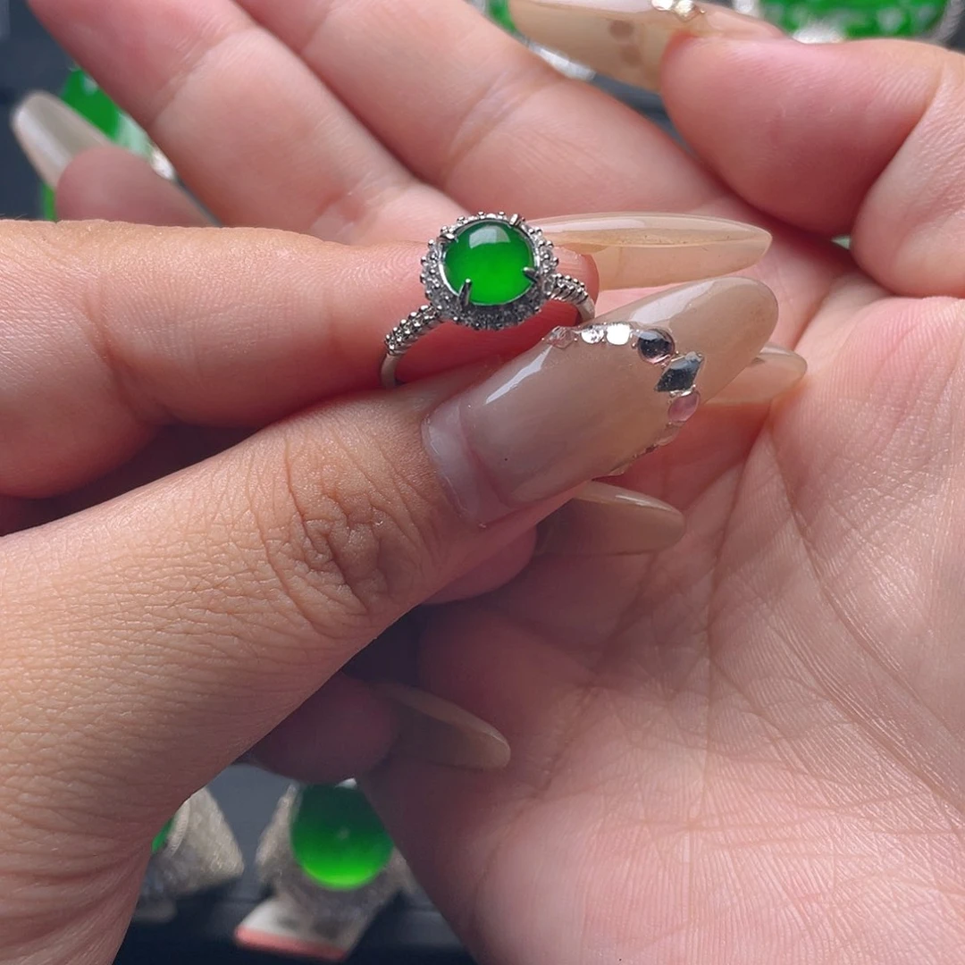 翡翠戒指未镶嵌蛋面
