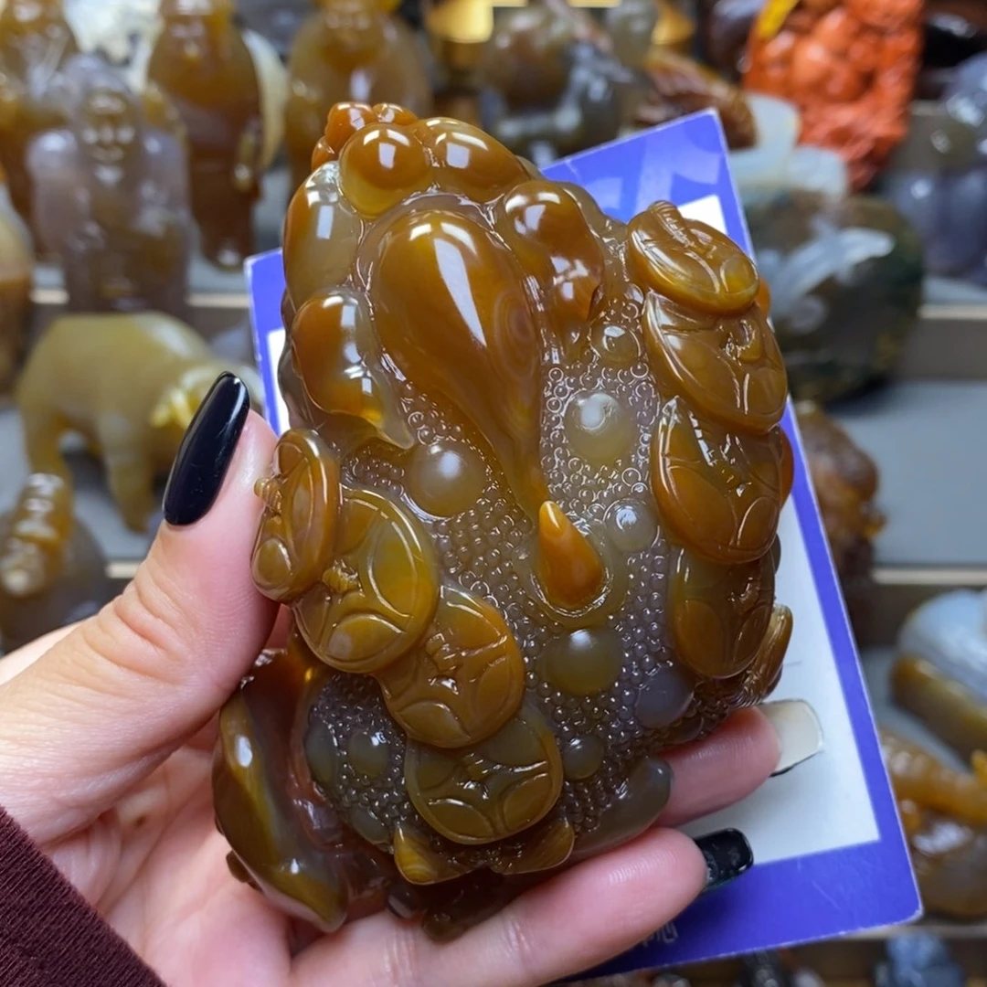 玛瑙/玉髓把件未镶嵌牧*人