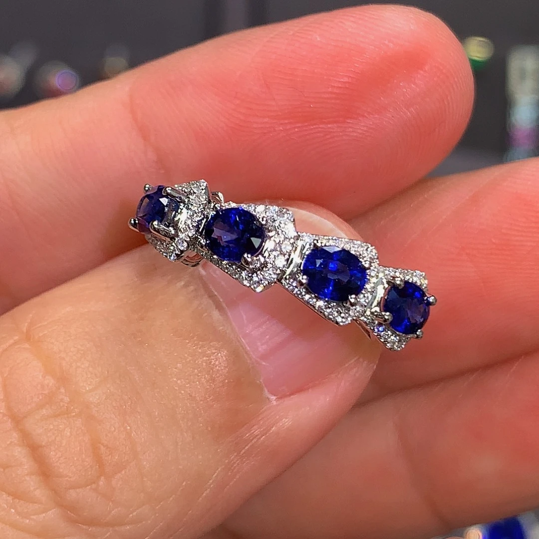 18K金镶嵌戒指蓝宝石