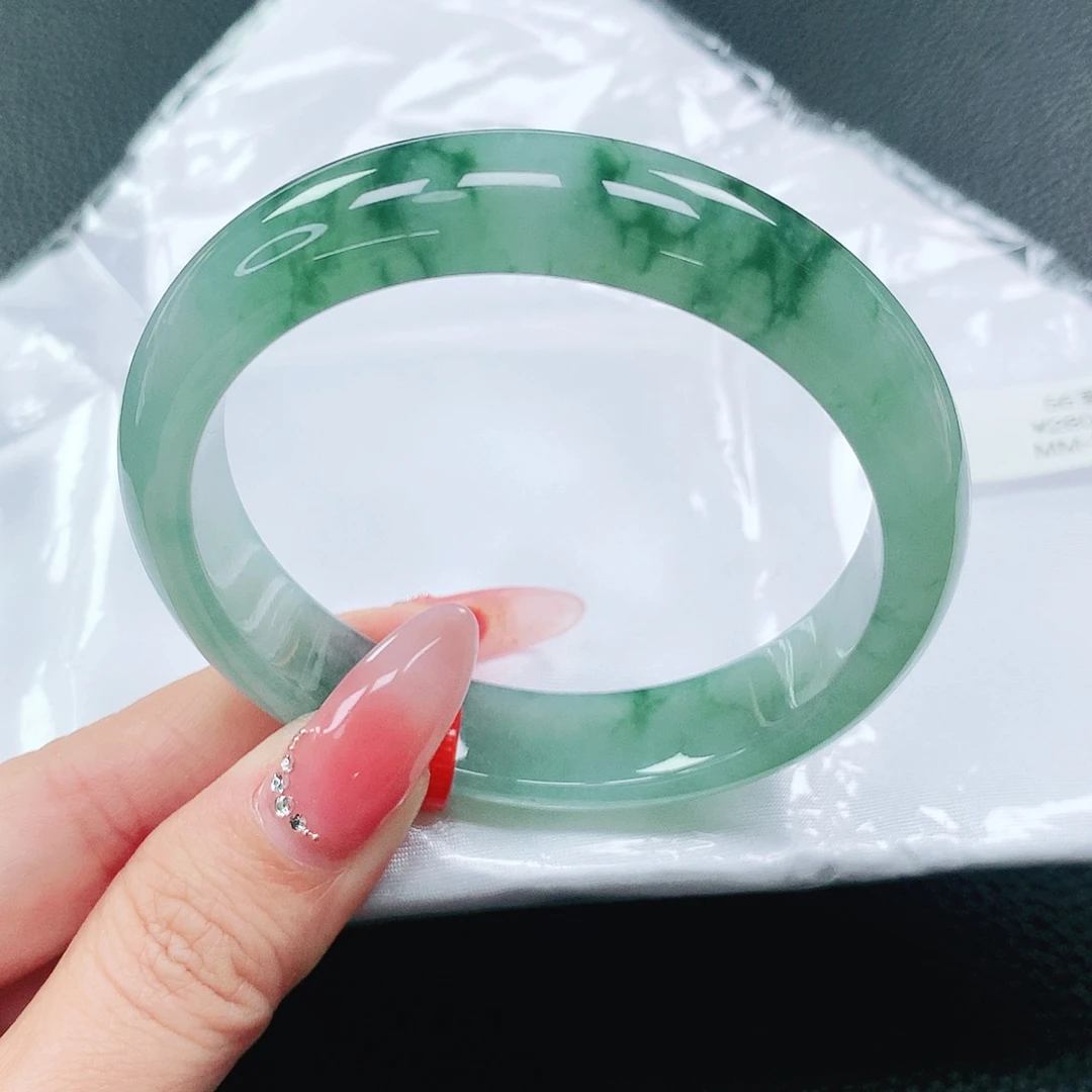 翡翠手镯未镶嵌56圈