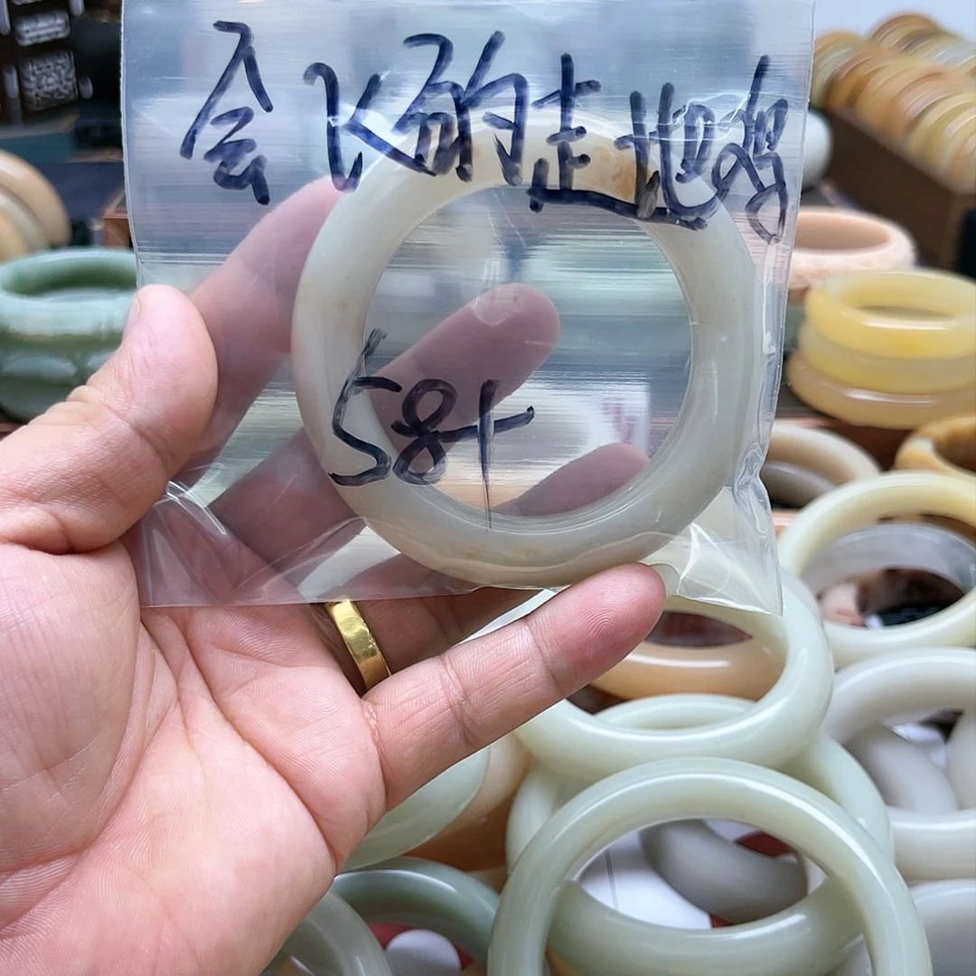 石英质玉手镯未镶嵌会****鸡