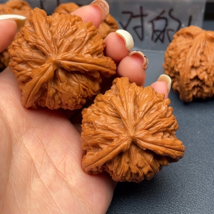 叫***哥文玩核桃吊坠白狮子