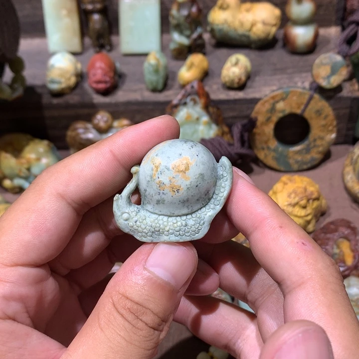 未镶嵌岫岩河磨玉(透闪石质玉)把件