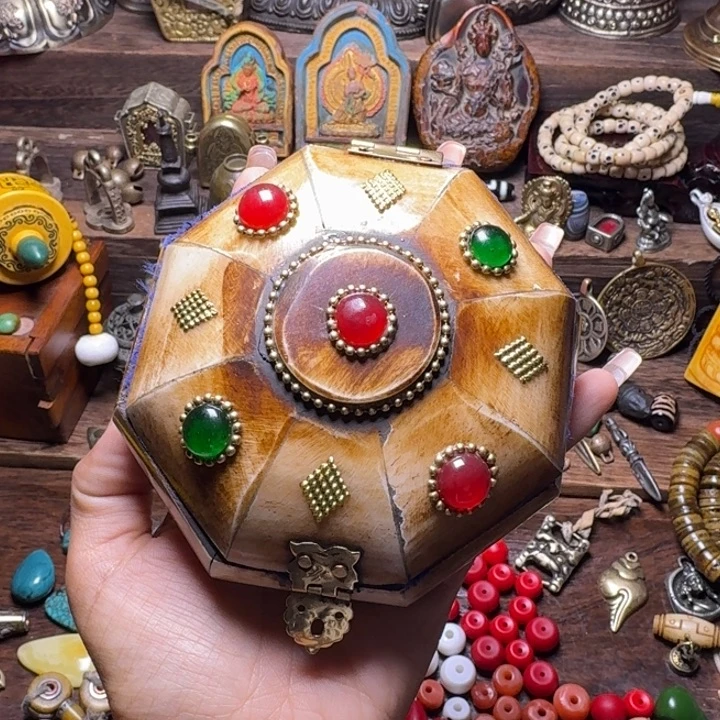 吊坠………………………………………………