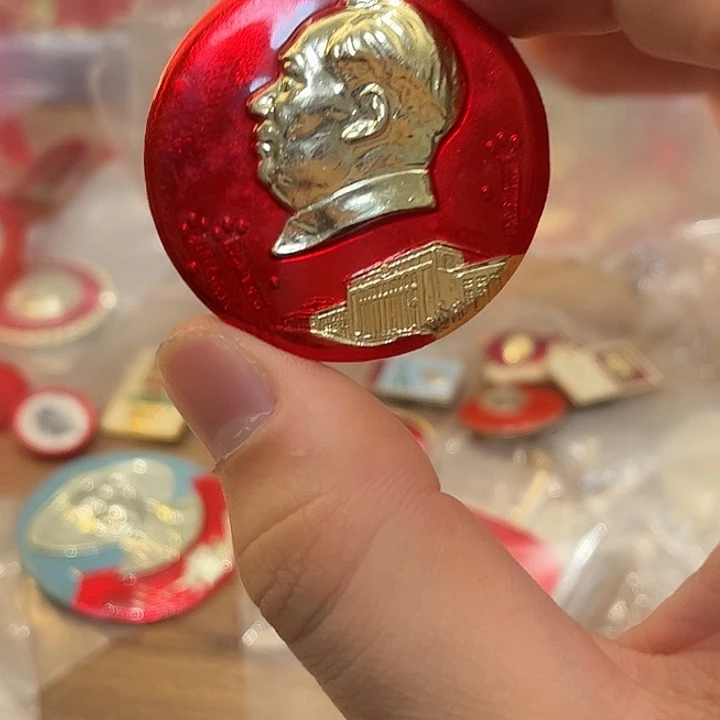 军***哥像章一一一一一一一高贵轻