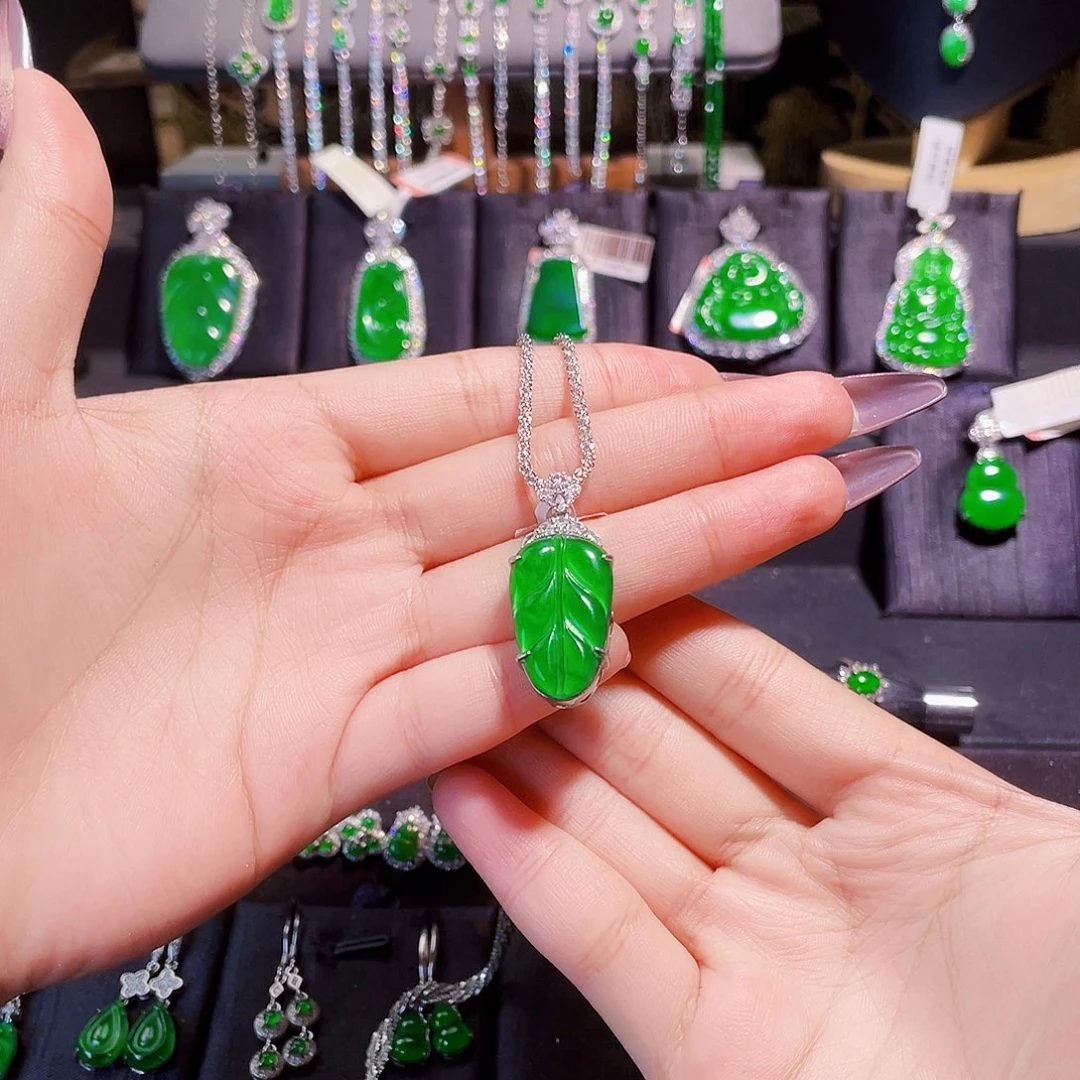 早***到翡翠银S925镶嵌颈饰