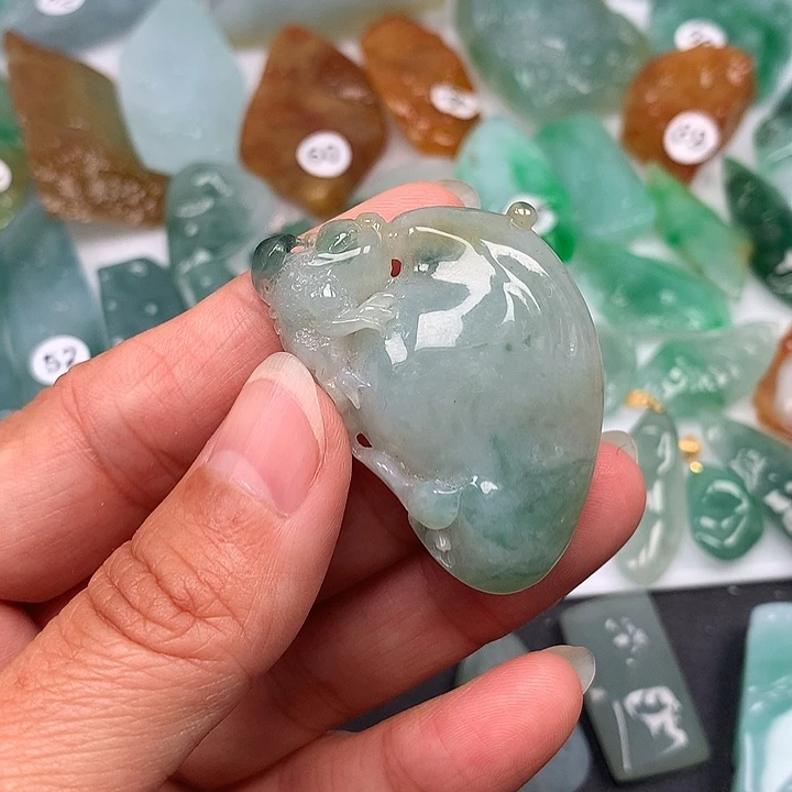 翡翠未镶嵌颈饰随型