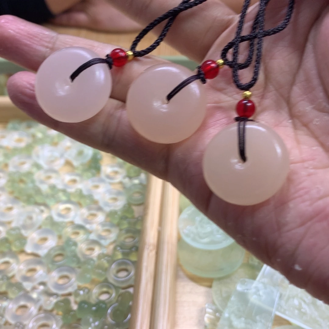 蛇纹石玉未镶嵌吊坠