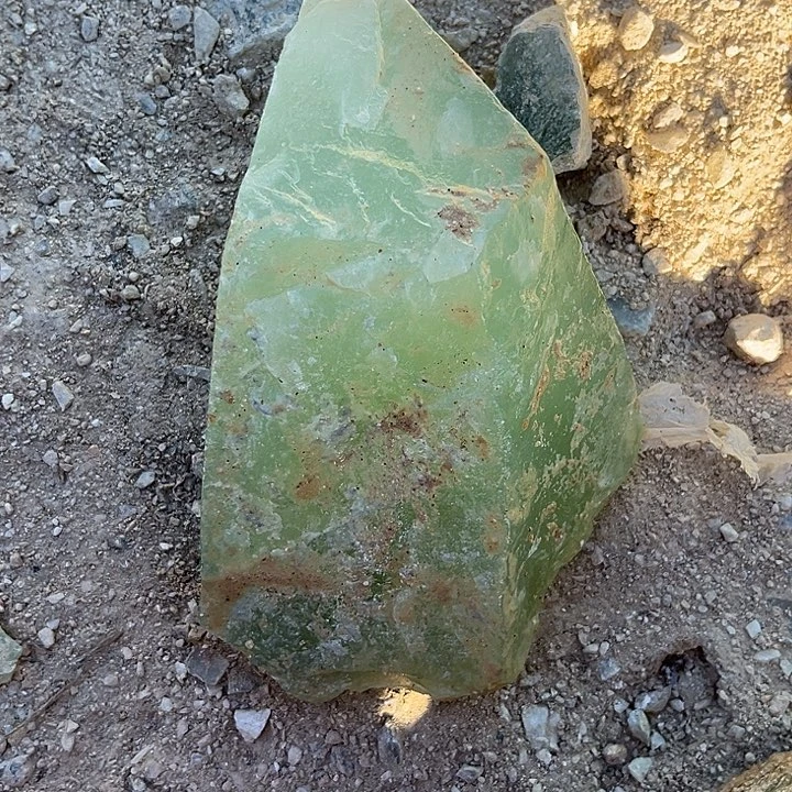 秀***河蛇纹石玉未镶嵌天然岫玉多样性发一