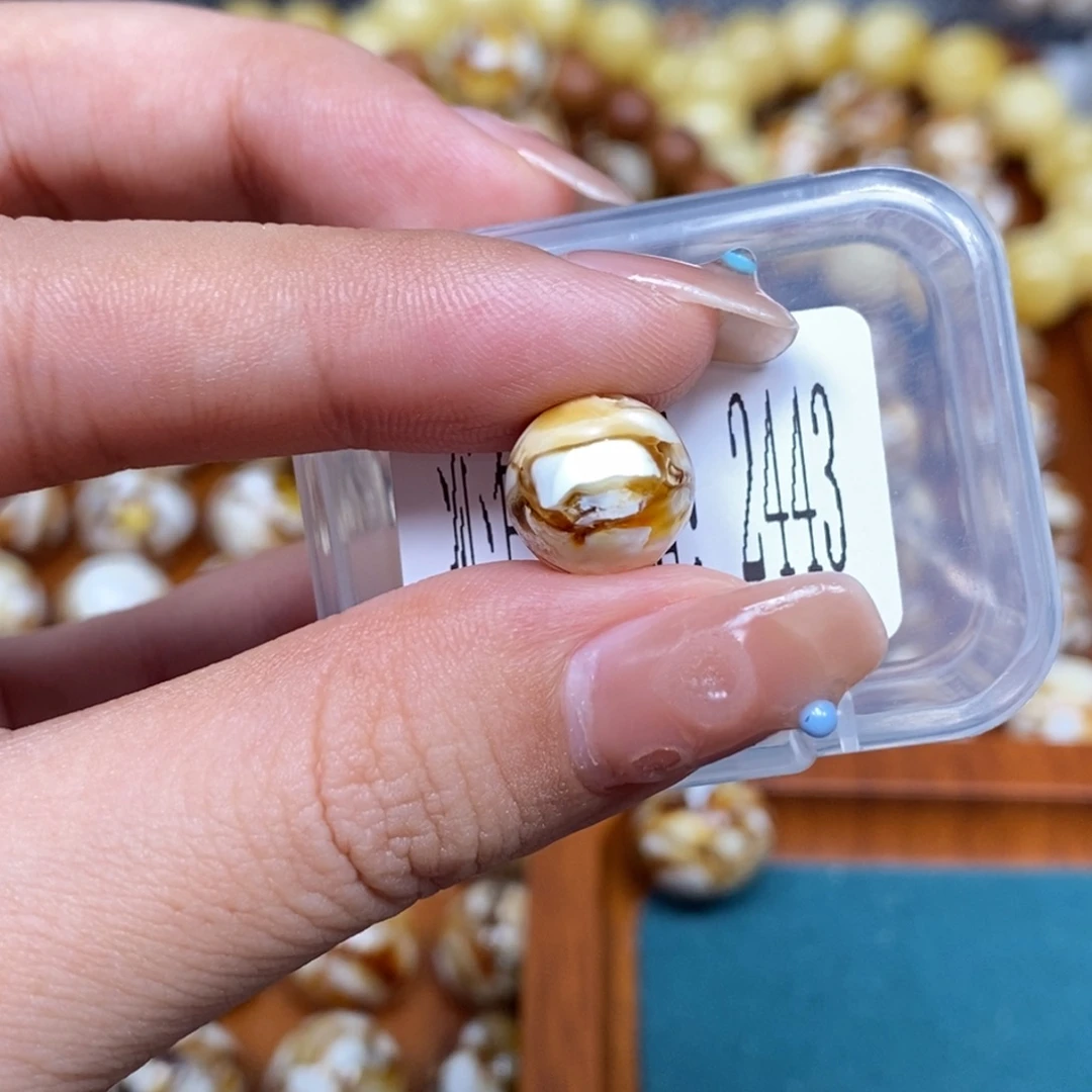 沁色蜜蜡未镶嵌2443