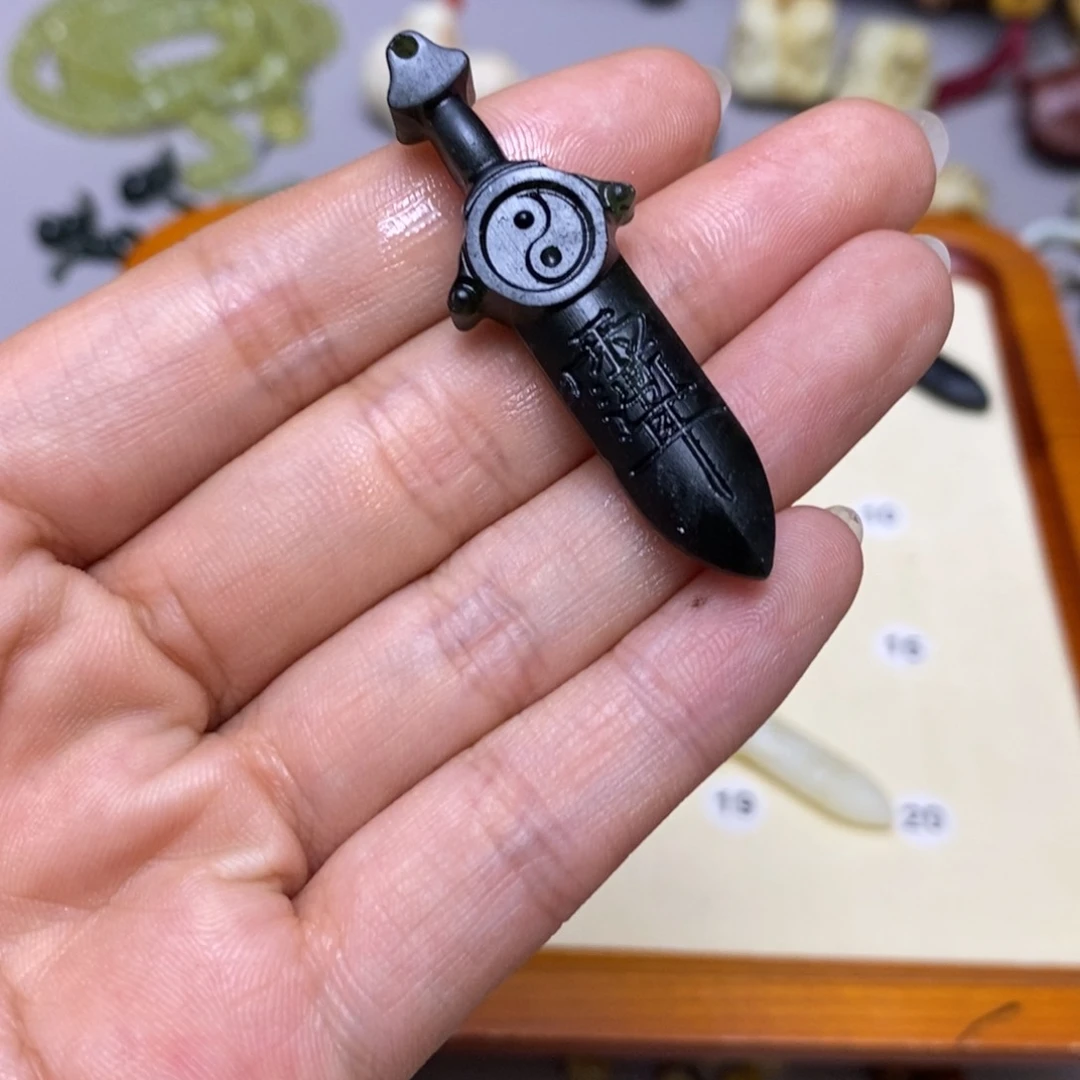 蛇纹石玉合金配饰刘*团