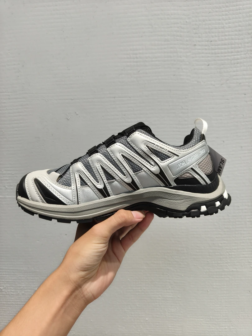 合金黑百搭户外徒步男女同款低帮防滑耐磨跑鞋