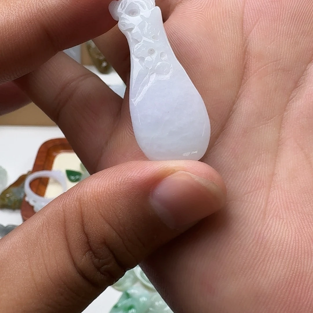 翡翠未镶嵌颈饰52