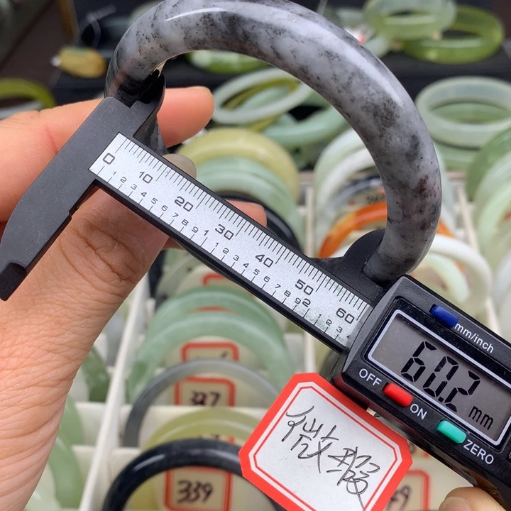 蛇纹石玉未镶嵌手镯324
