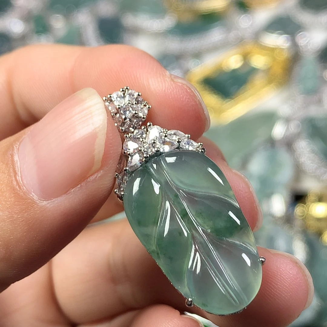 翡翠未镶嵌颈饰叶子