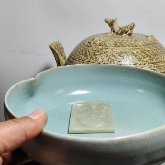 一***瓦汝窑瓷器，完整器一个