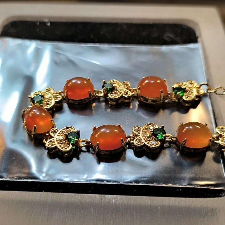 天***哥石英岩玉未镶嵌戒面